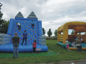 Kletterwand + Hpfburg von www.huepfburgen-halle.de